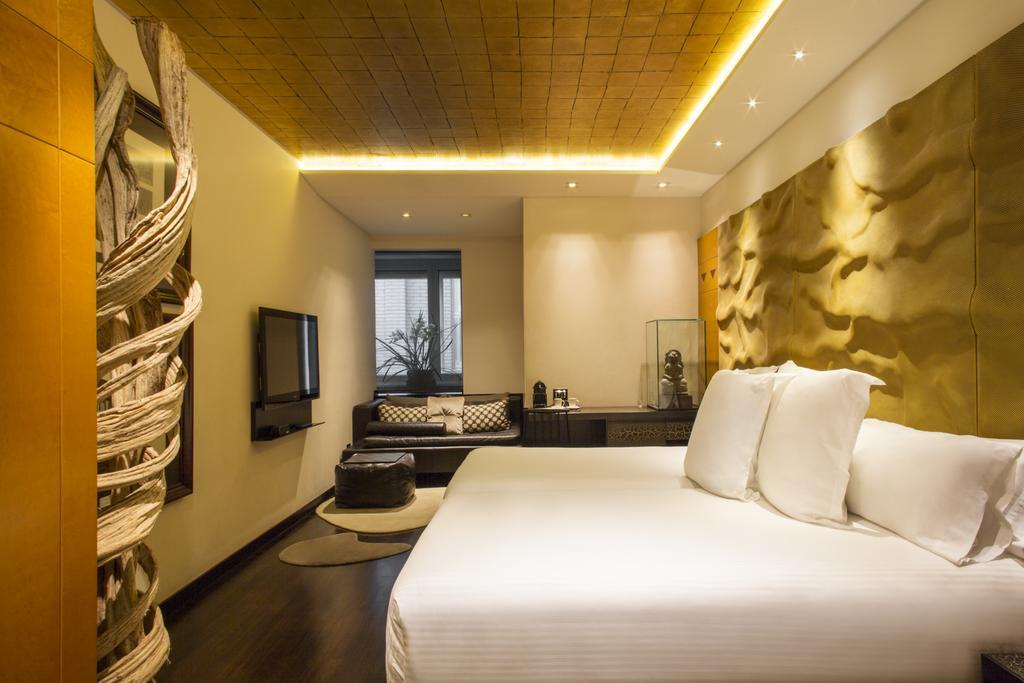 Claris Hotel & Spa Gl, A Small Luxury Hotel Of The World Barcelona Exteriér fotografie A room at the hotel